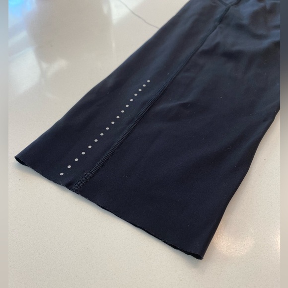Black crop lululemon leggings size 6 - Picture 3 of 3